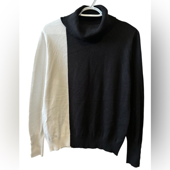 Other - Two-Tone Black and White Turrleneck Sweater